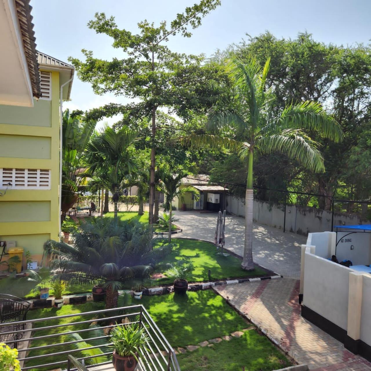 Len Apartments Dar es Salaam Exteriör bild